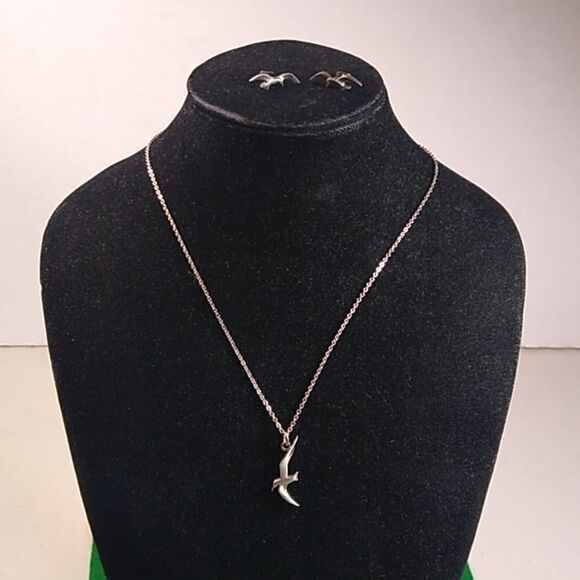 Flying Sea Bird Tern Silver tone metal Necklace and Earrings Nautical - Picture 1 of 9